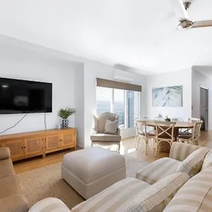 Hamptons Manor On The Park Parrearra